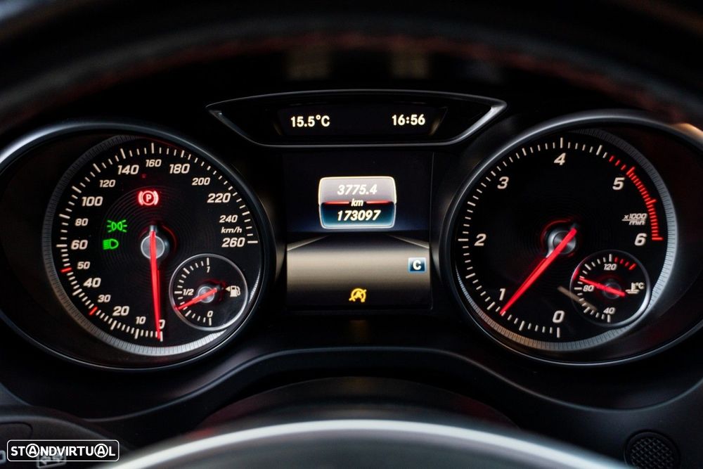 Mercedes-Benz CLA 180 d Shooting Brake AMG Line - 26