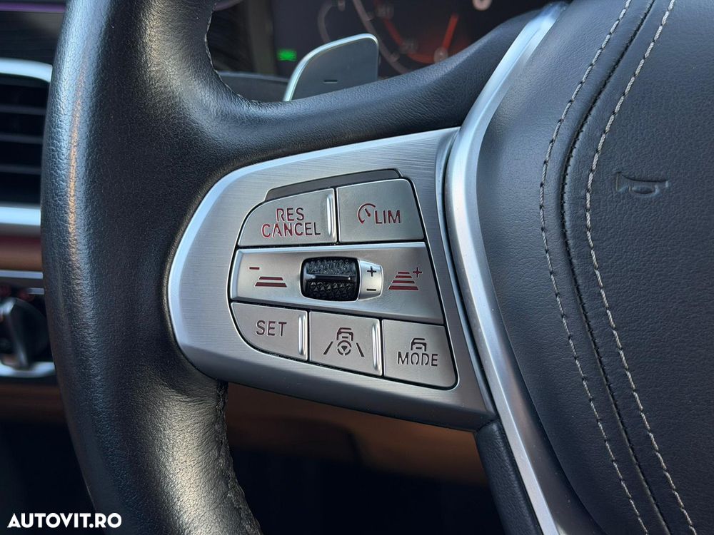 BMW Seria 7 750i xDrive - 11