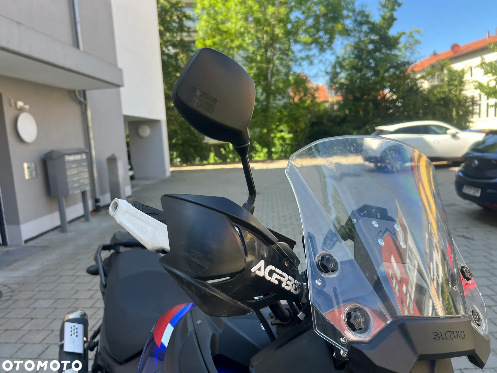 Suzuki V-STROM - 12