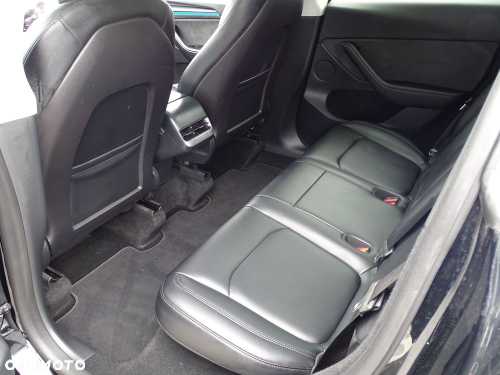 Tesla Model Y Long Range Dual Motor AWD - 16