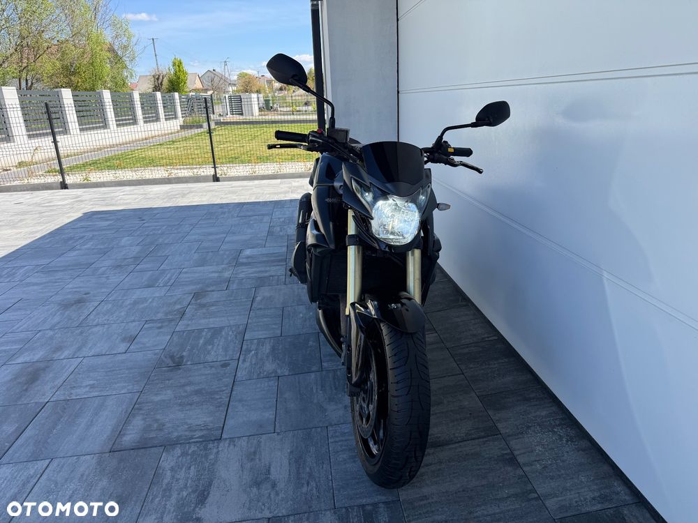 Suzuki GSR - 7