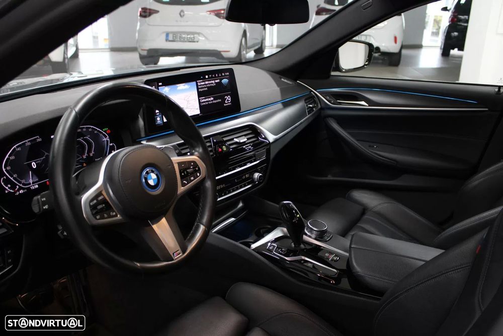 BMW 530 e Pack Desportivo M - 11