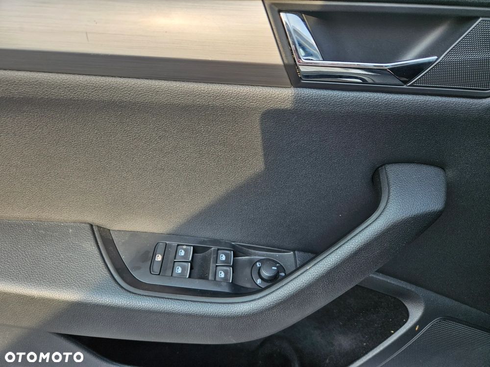 Skoda Superb 2.0 TDI DSG Sportline - 27