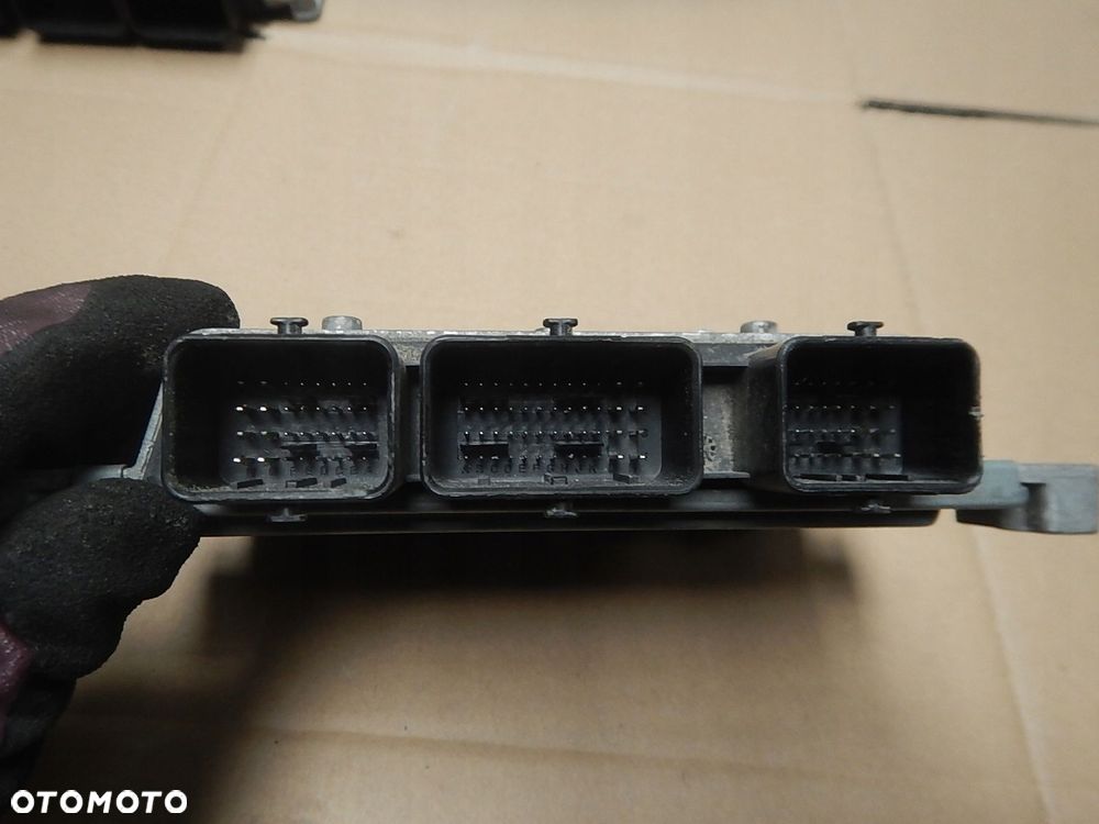 komputer sterownik silnika ford fiesta mk7 8v21-12a650-hf - 2