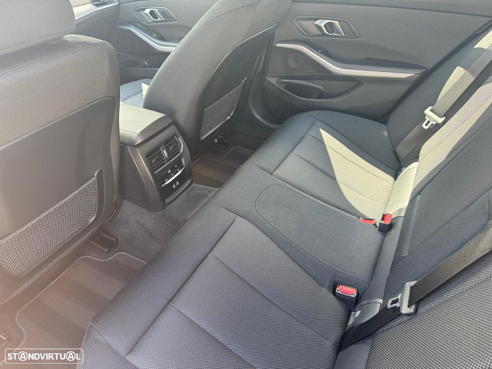 BMW 318 d Auto - 11