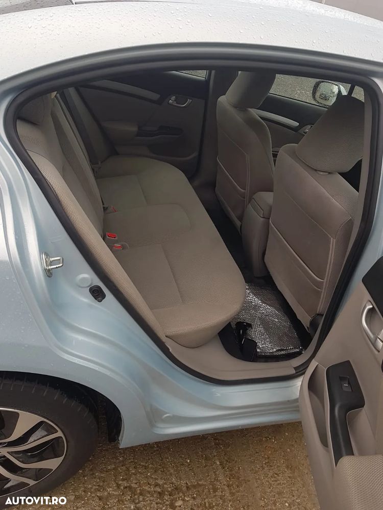 Honda Civic 1.8 MT ES - 9