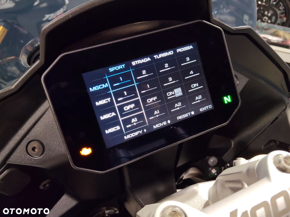 Moto Guzzi V100 Mandello - 14