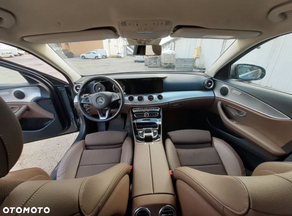Mercedes-Benz Klasa E 220 d 4-Matic 9G-TRONIC - 8
