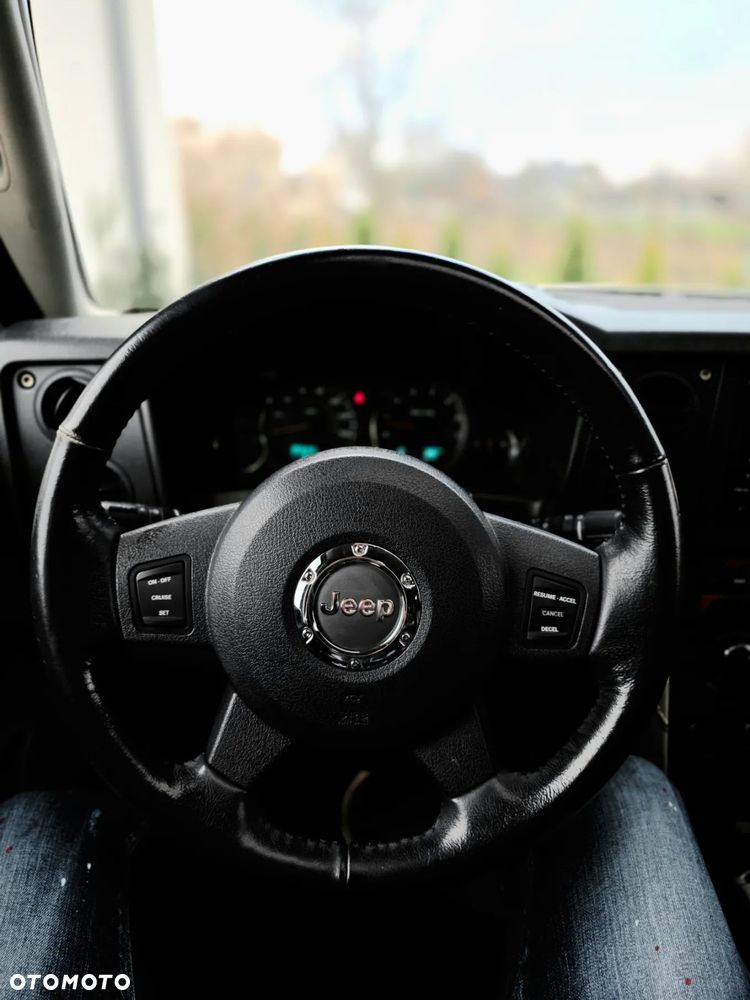 Jeep Commander 5.7 V8 HEMI Automatik Limited - 28