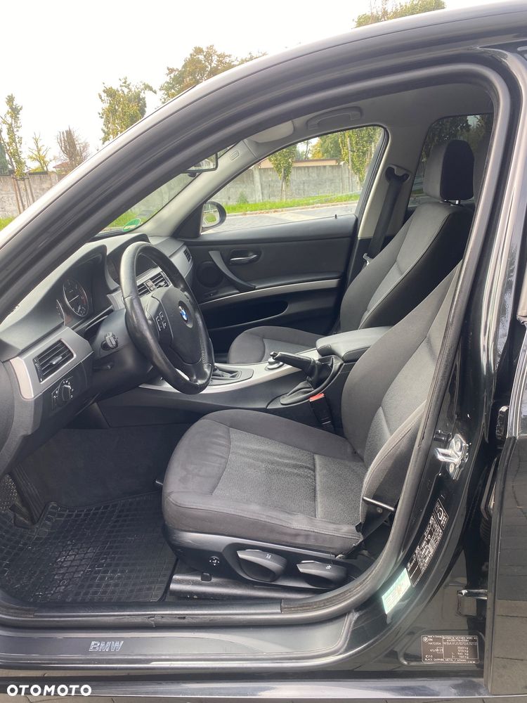 BMW Seria 3 320d DPF Touring - 7