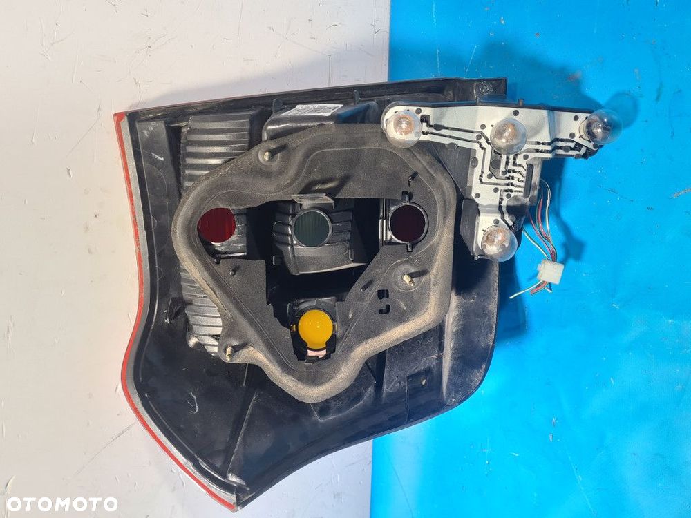 LAMPA TYŁ PRAWA TOYOTA COROLLA E120 - 6