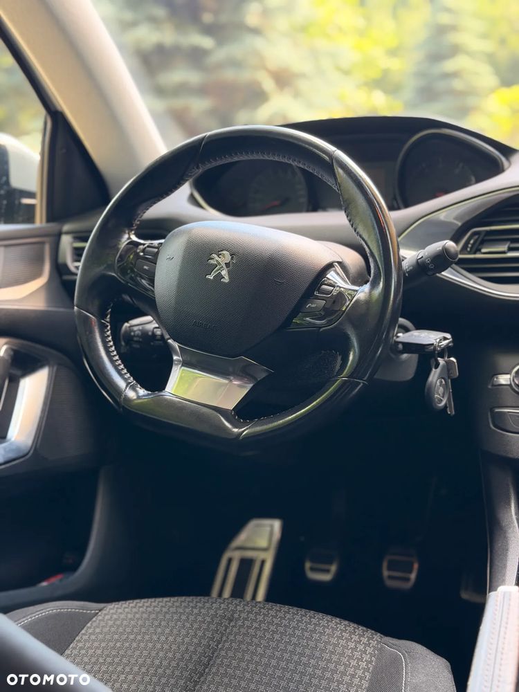 Peugeot 308 1.6 BlueHDi Allure S&S - 22