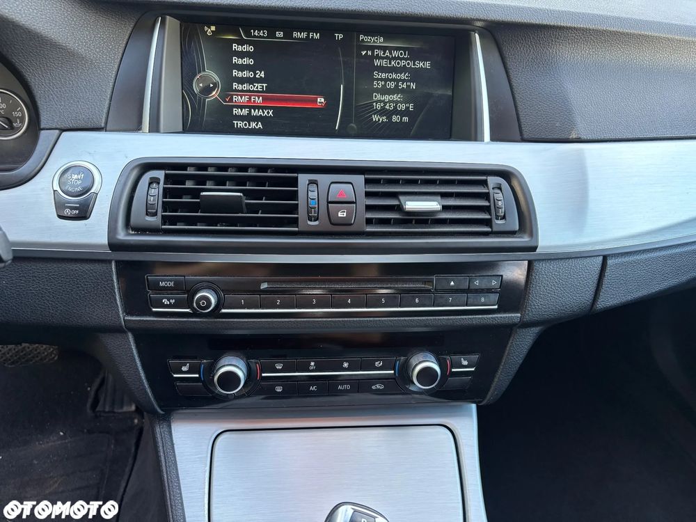 BMW Seria 5 525d xDrive - 12