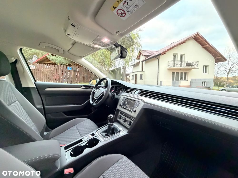Volkswagen Passat 1.6 TDI BMT Comfortline - 28