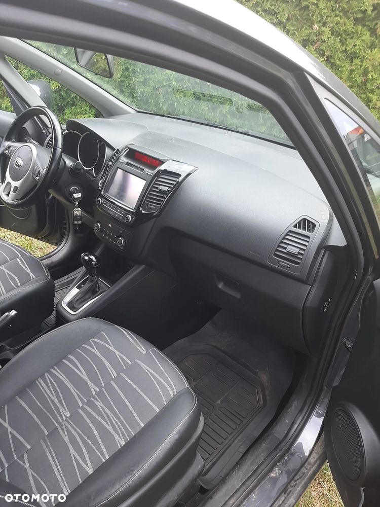 Kia Venga 1.6 L - 5