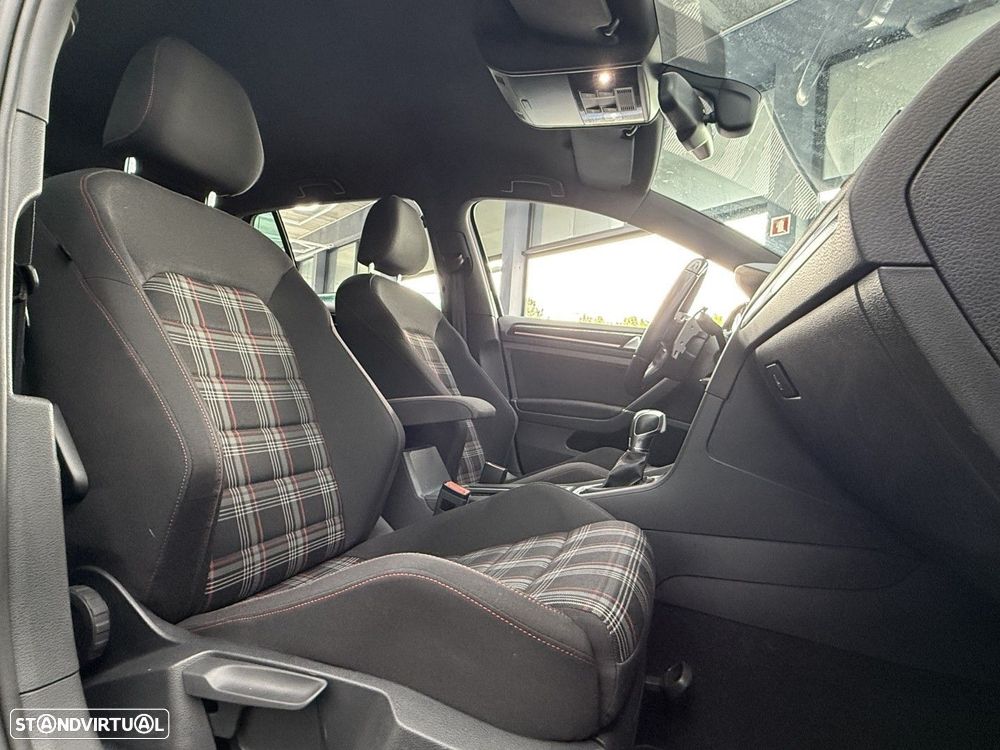 VW Golf 2.0 TSi GTi DSG - 18