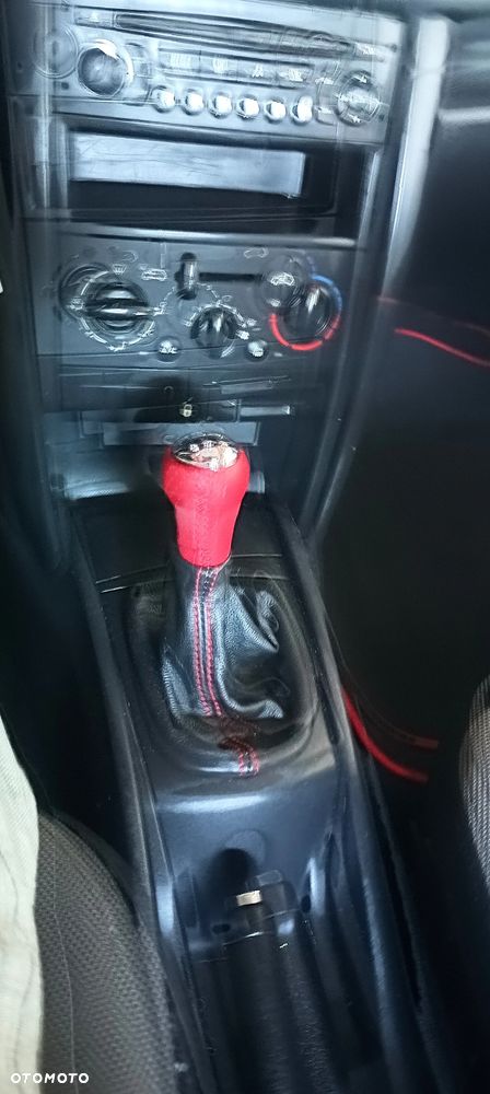 Peugeot 207 - 15