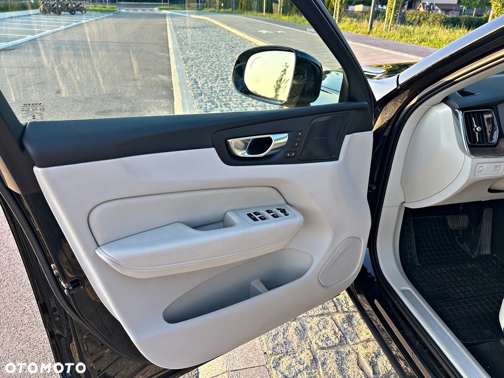 Volvo XC 60 B5 B AWD Plus Bright - 10