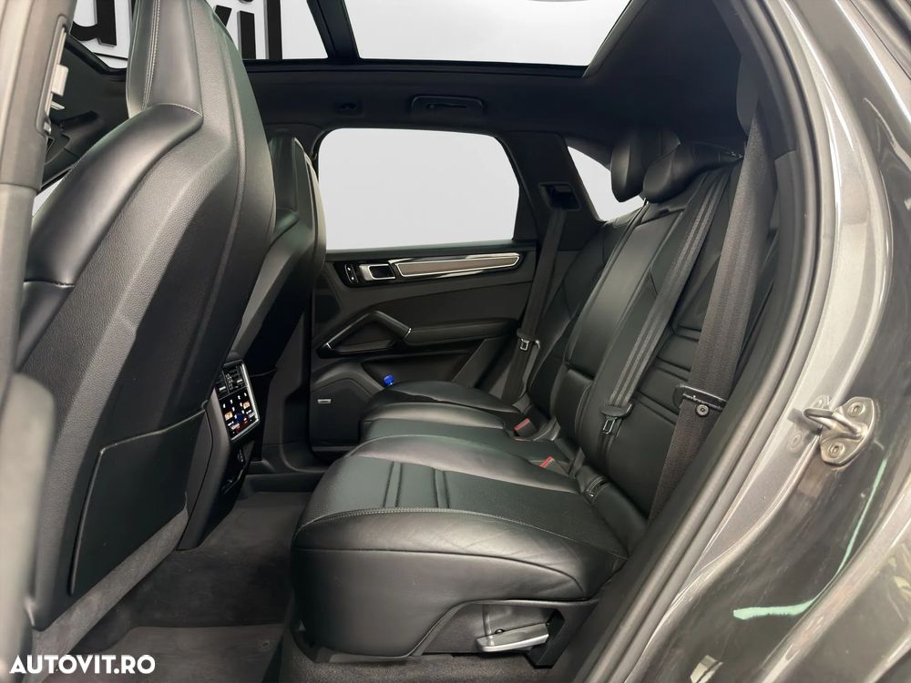 Porsche Cayenne S Tiptronic S Platinum Edition - 6
