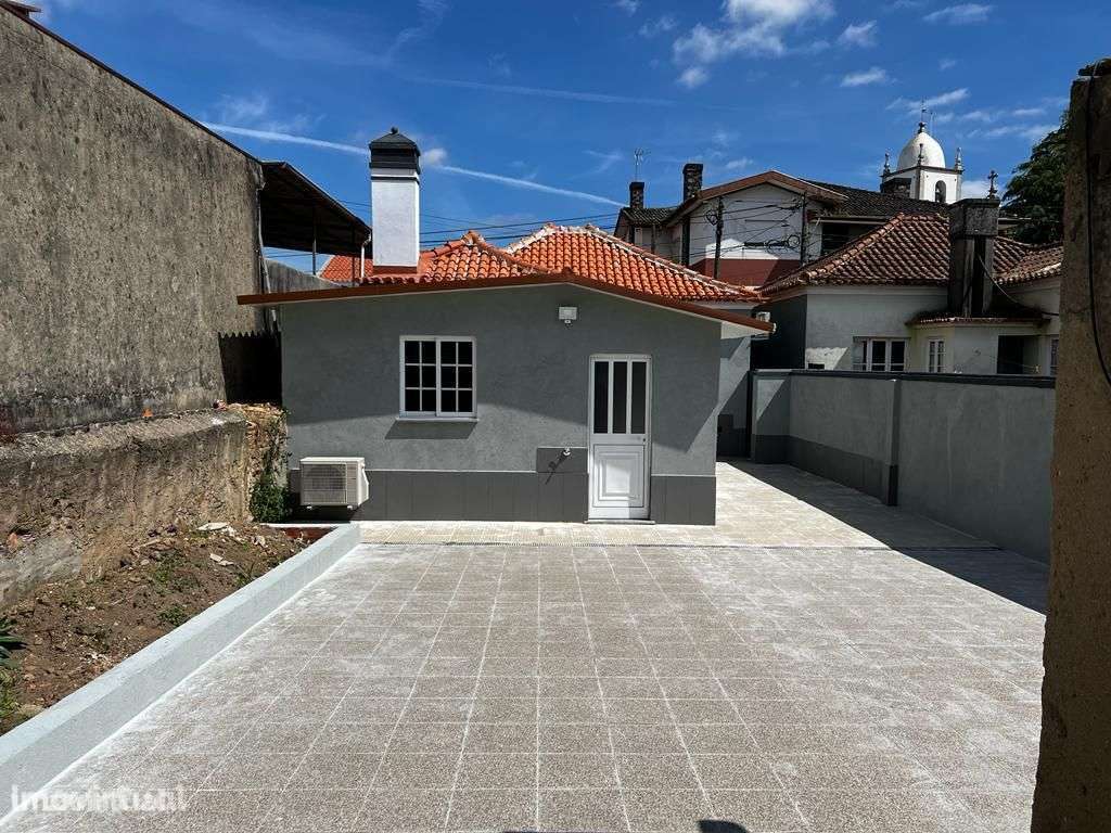Arrenda-se QUARTOS em Moradia ,com excelente localização Centro Salreu - Grande imagem: 3/40