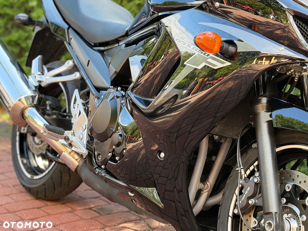 Suzuki GSX - 12
