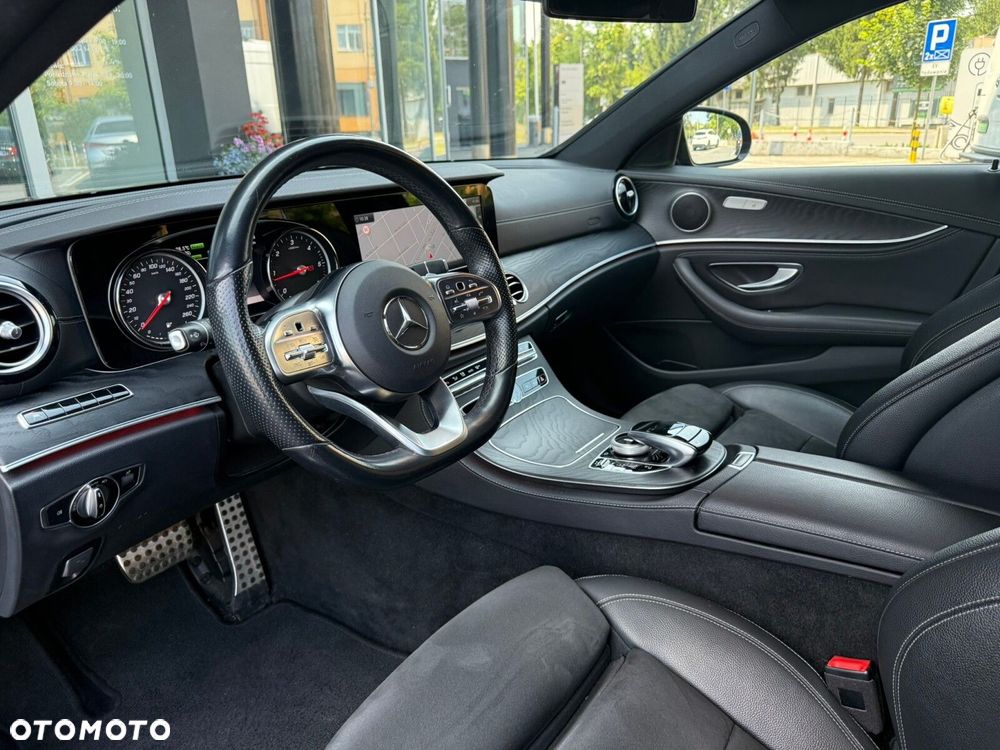 Mercedes-Benz Klasa E 300 de AMG - 10