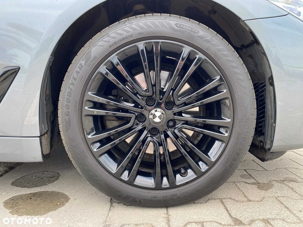 BMW Seria 5 520d Sport Line - 18
