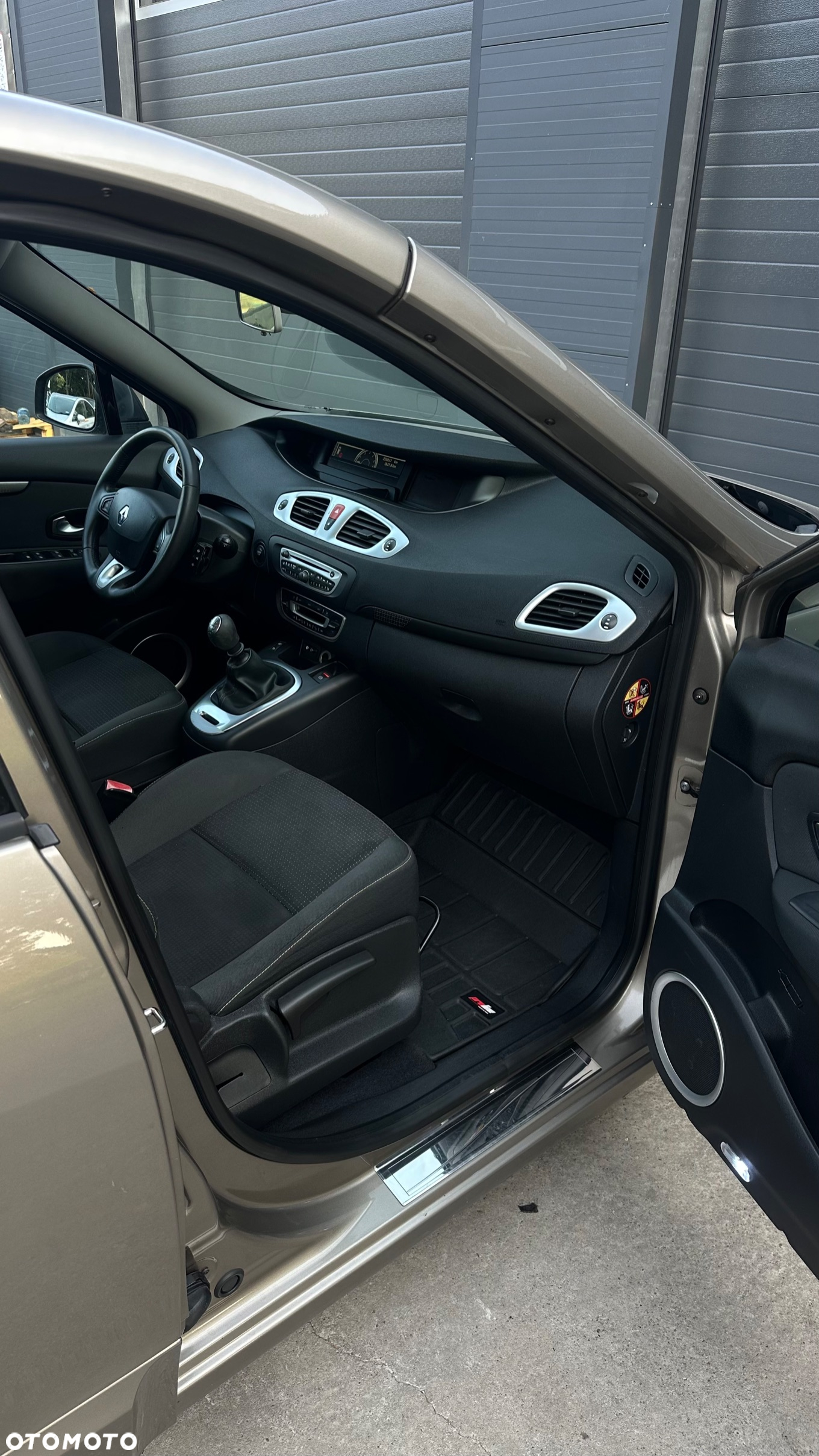 Renault Scenic 1.5 dCi Avantage - 11
