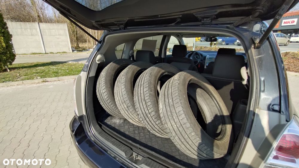 Toyota Corolla Verso - 10