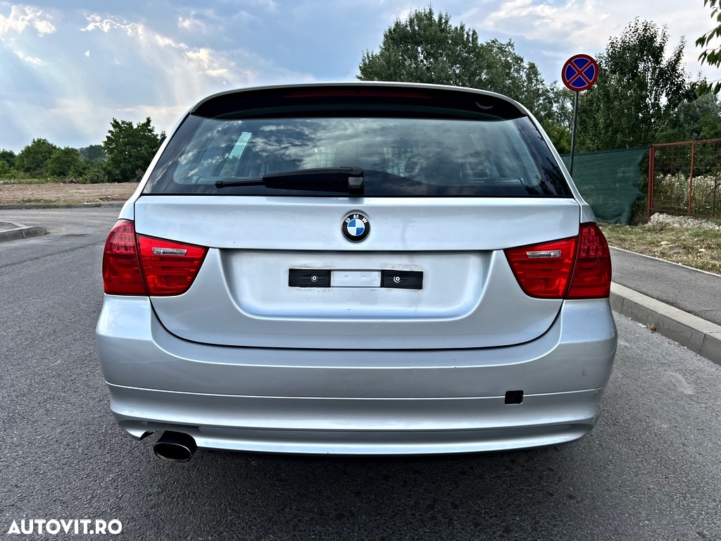 BMW Seria 3 318d Aut. - 12