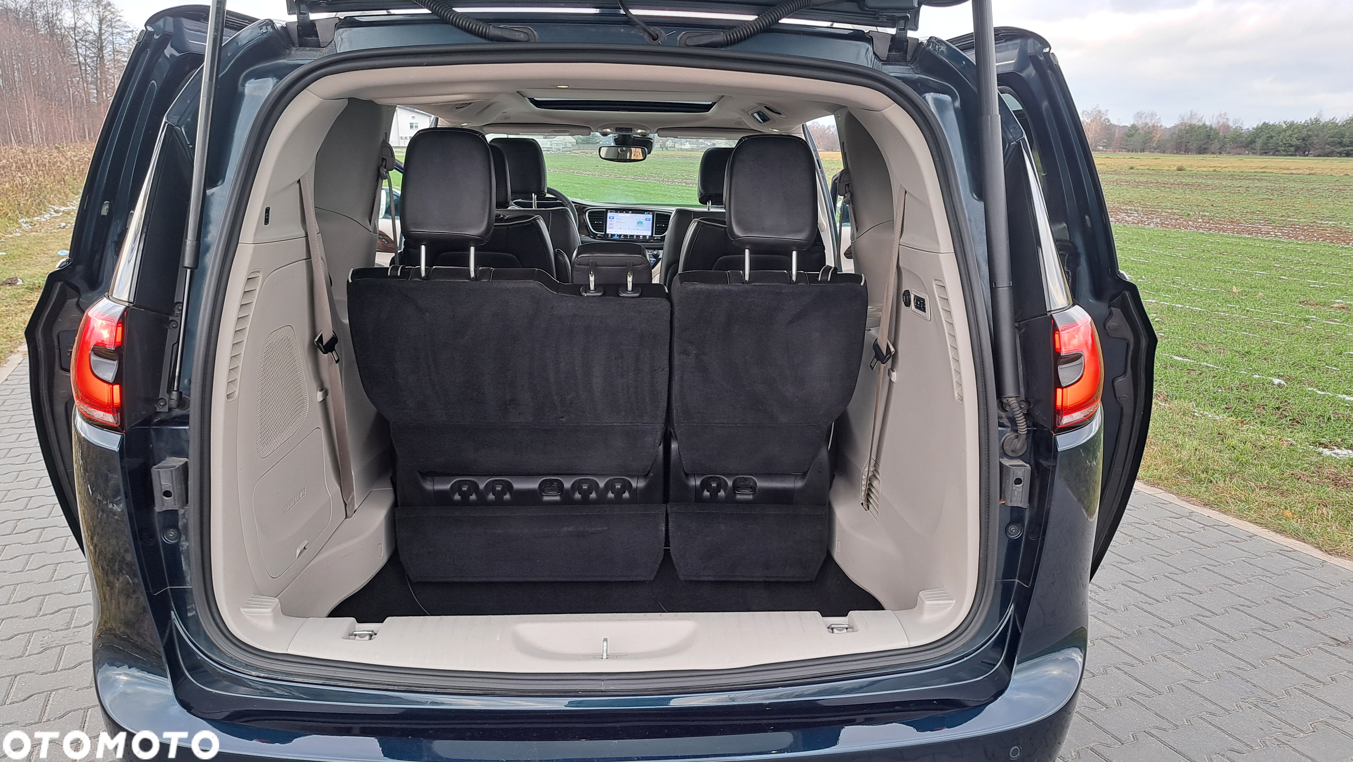 Chrysler Pacifica - 31