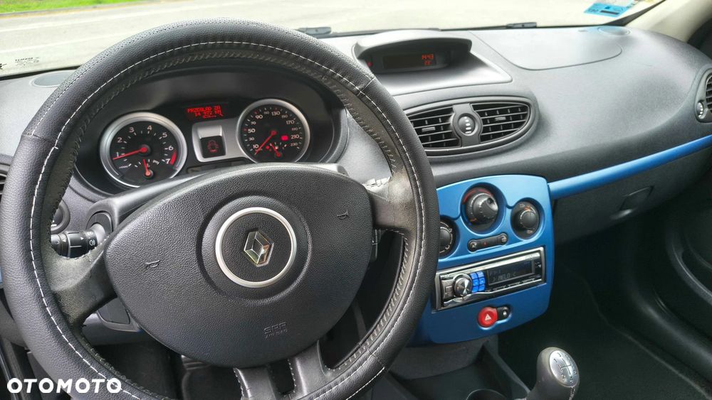 Renault Clio - 22
