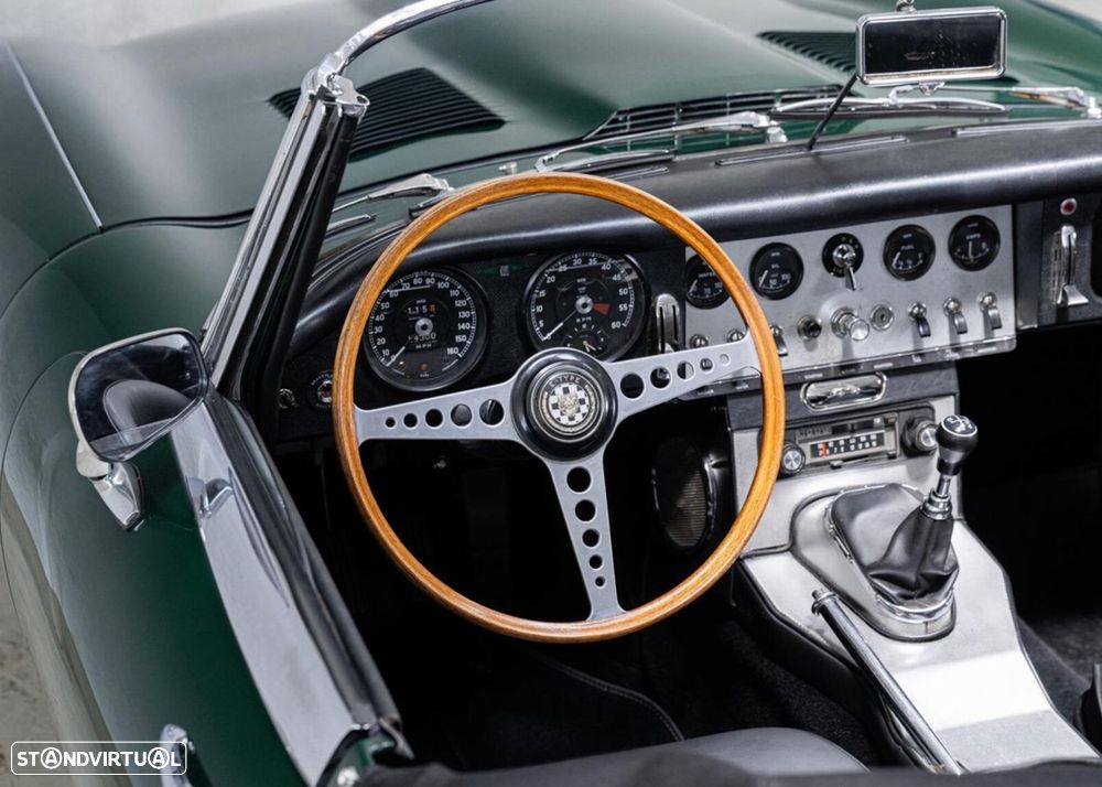 Jaguar E-Type - 10