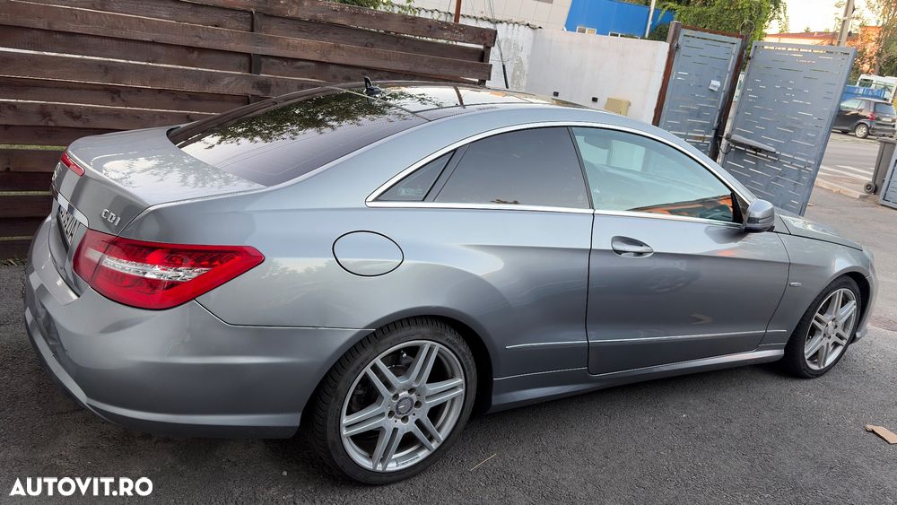 Mercedes-Benz E 220 CDI DPF BlueEFFICIENCY 7G-TRONIC Elegance - 4