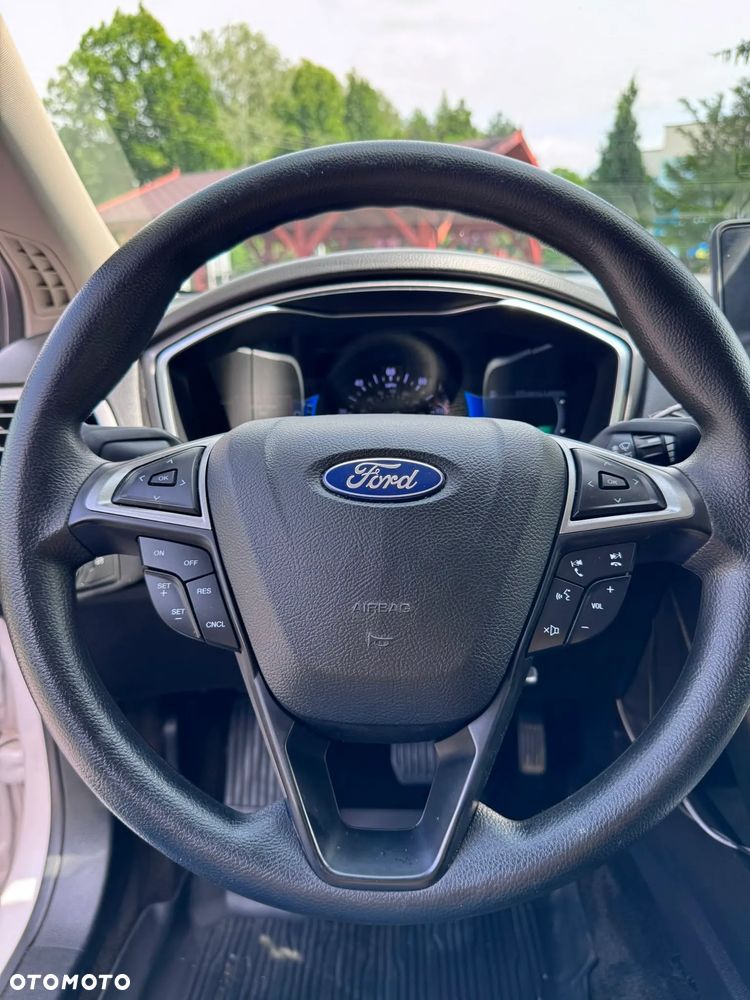 Ford Fusion - 7