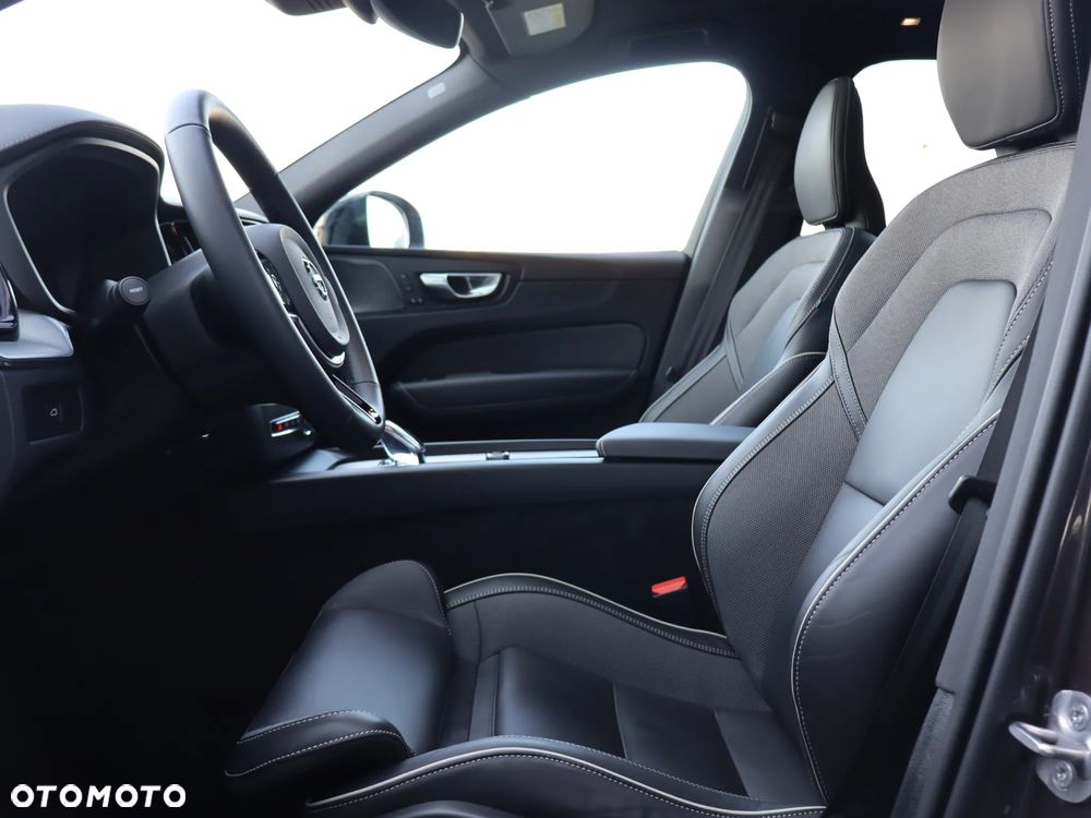 Volvo XC 60 B5 B AWD Ultra Dark - 16