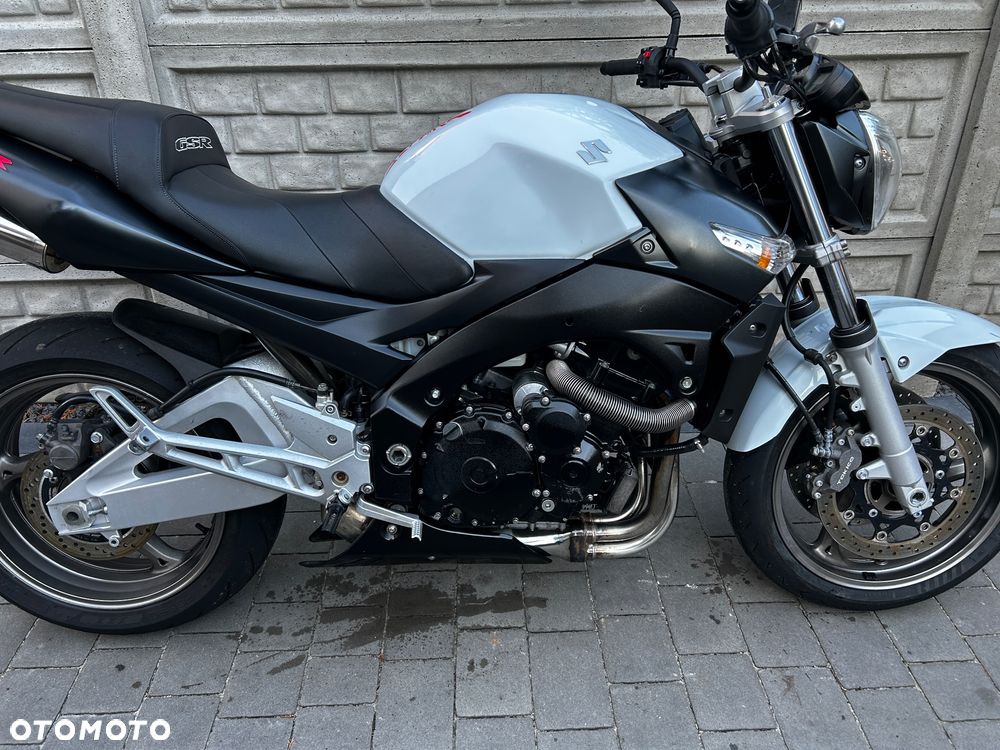 Suzuki GSR - 5