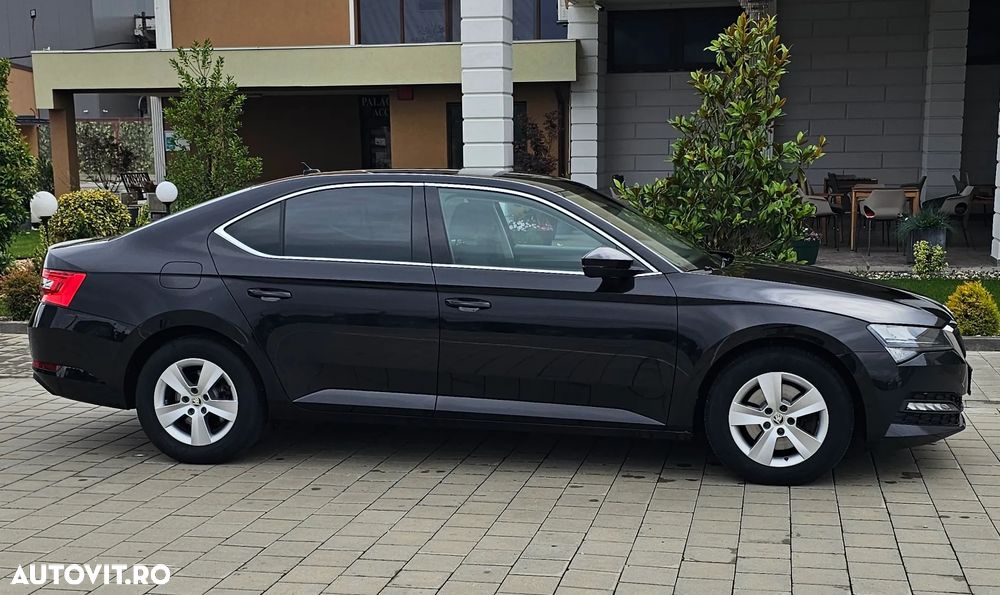 Skoda Superb 2.0 TDI DSG Sportline - 7
