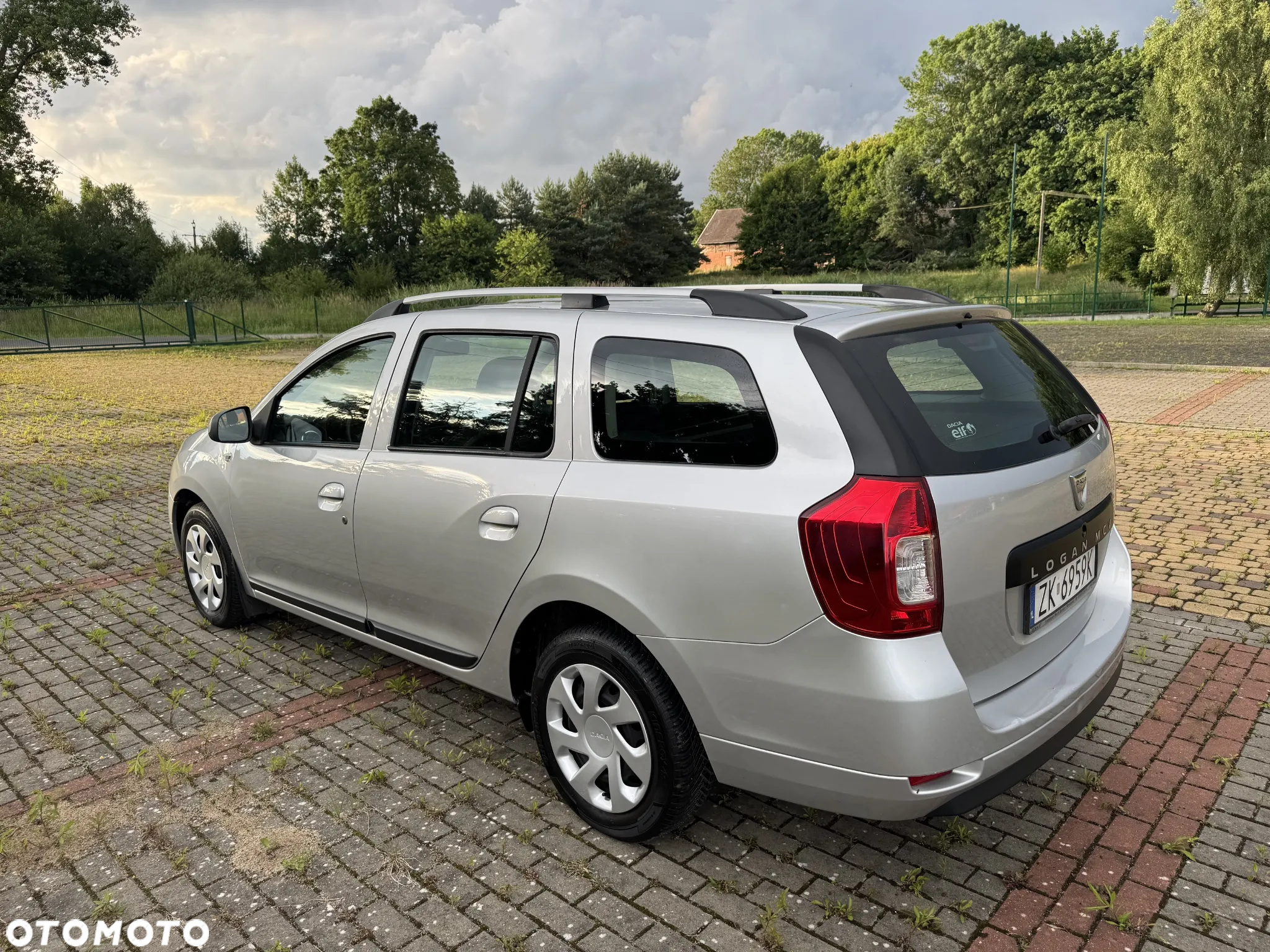 Dacia Logan MCV TCe 90 Celebration - 16