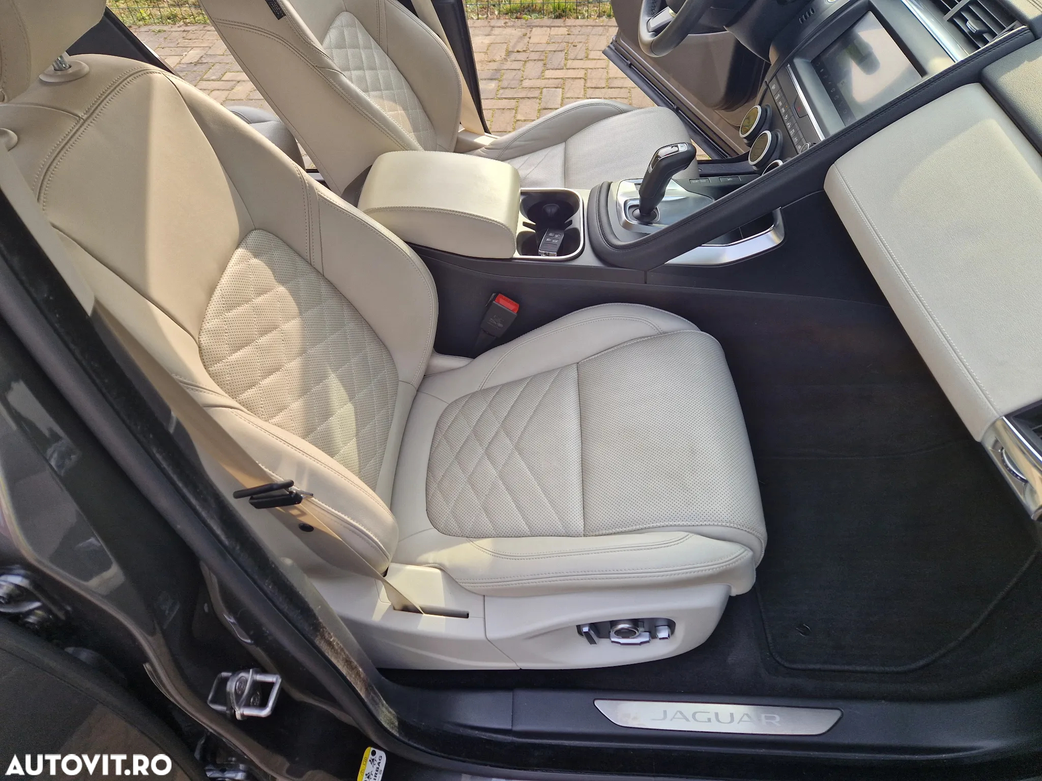 Jaguar E-Pace D180 AWD Aut. HSE - 8
