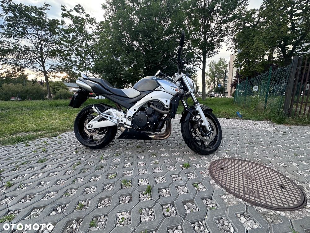 Suzuki GSR - 3
