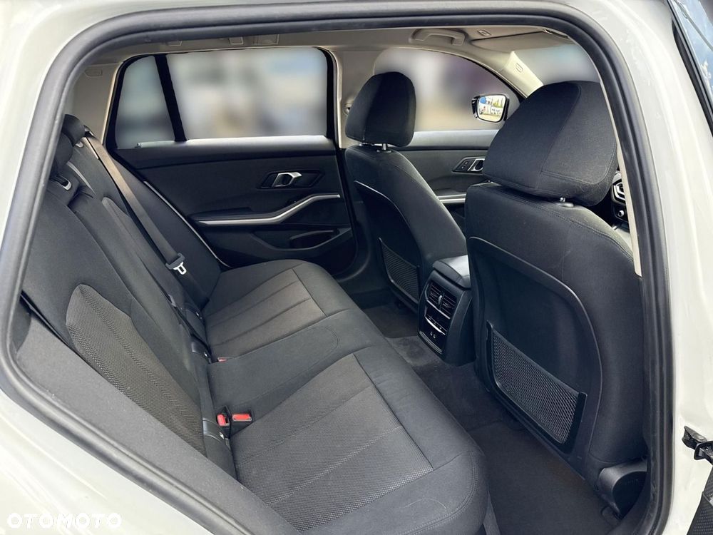 BMW Seria 3 318i Advantage - 19