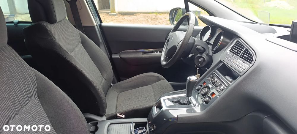 Peugeot 5008 - 8