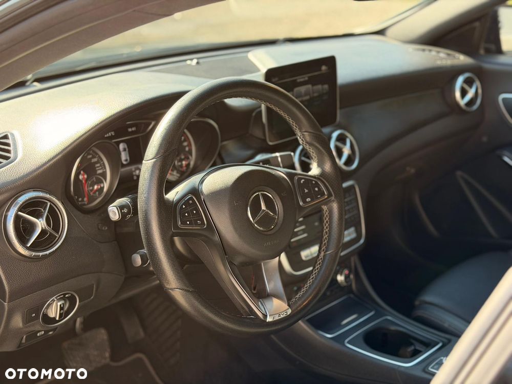 Mercedes-Benz CLA 250 4Matic 7G-DCT AMG Line - 10