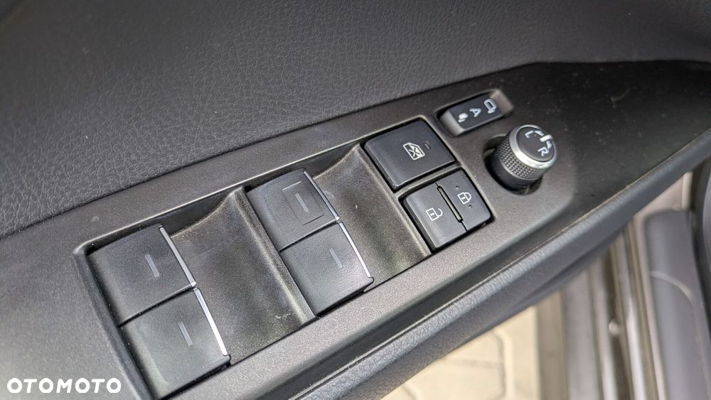 Toyota Camry 2.5 Hybrid Comfort CVT - 16