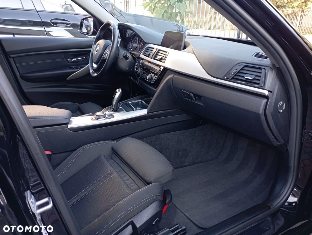 BMW Seria 3 318i - 9