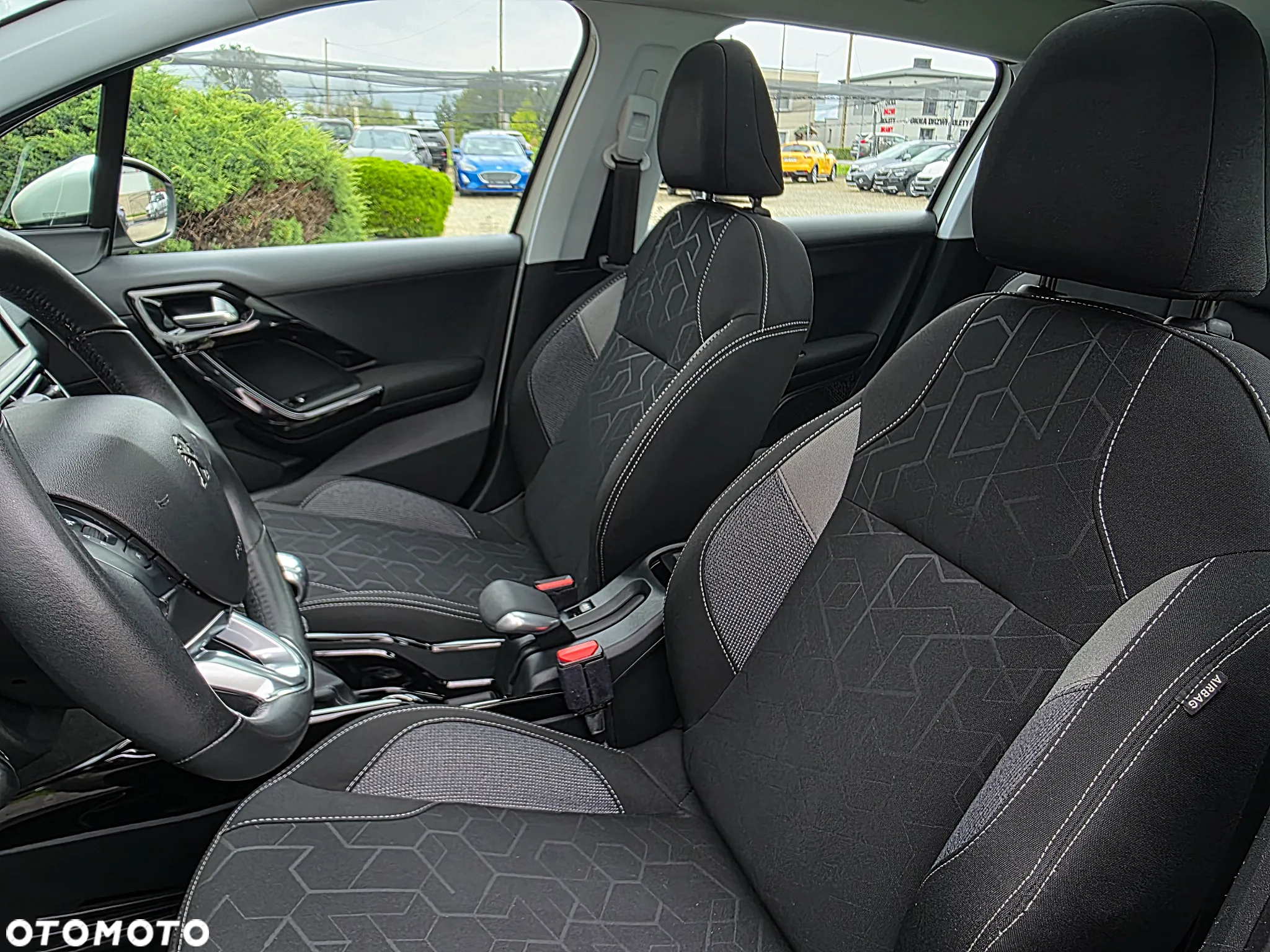 Peugeot 2008 1.2 Pure Tech Allure S&S - 25