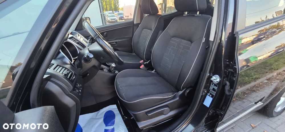 Kia Venga 1.6 CRDi 128 Dream Team Edition - 33