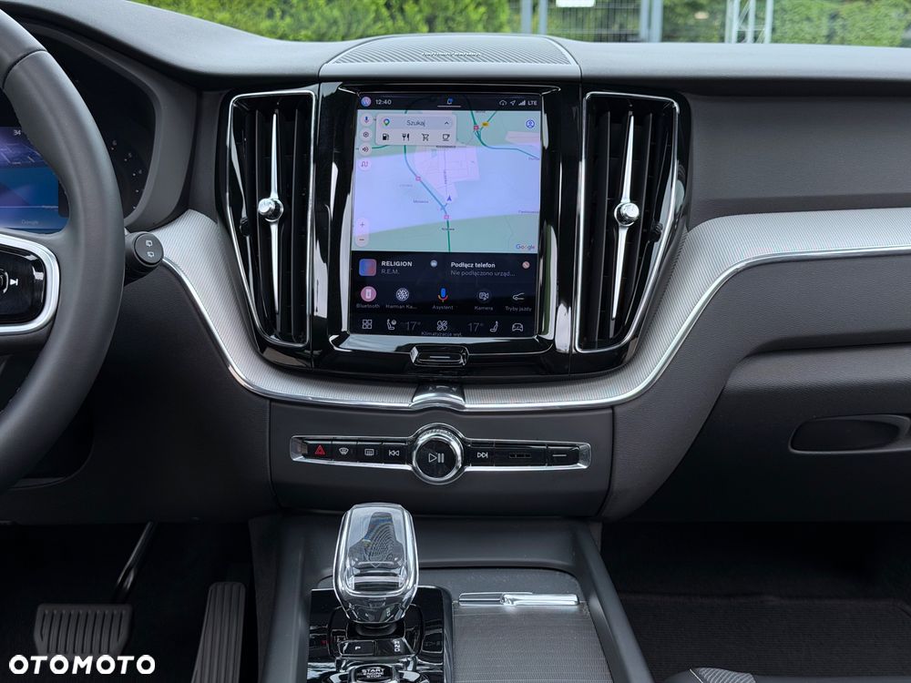 Volvo XC 60 B4 D AWD Plus Dark - 24