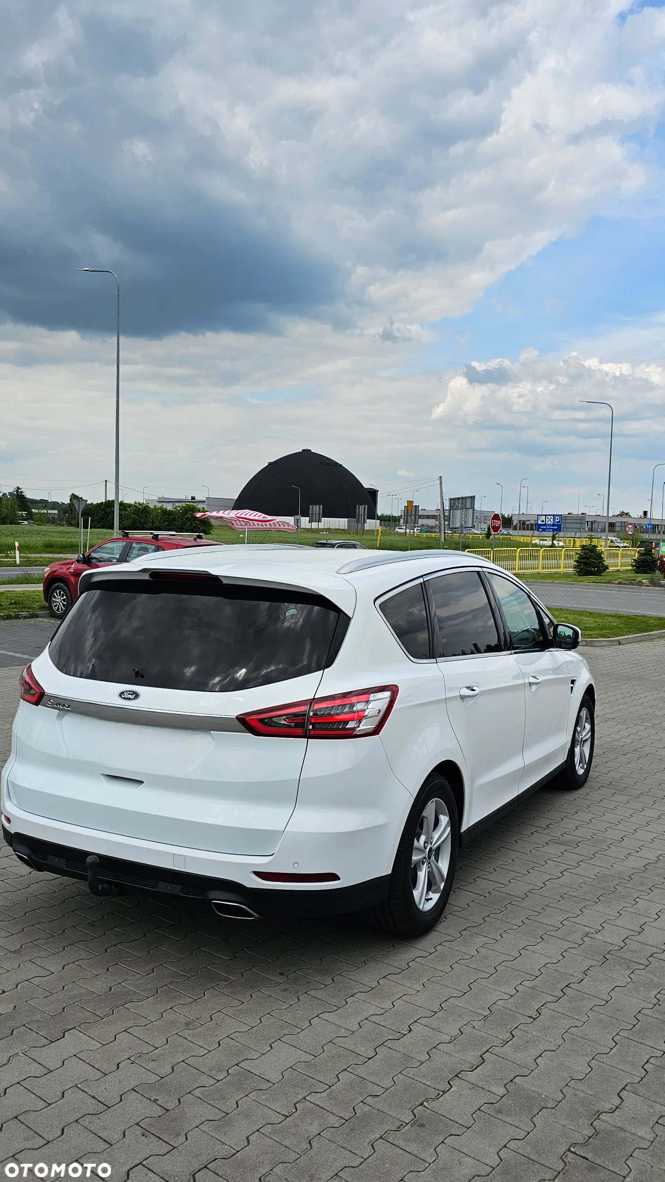 Ford S-Max - 12